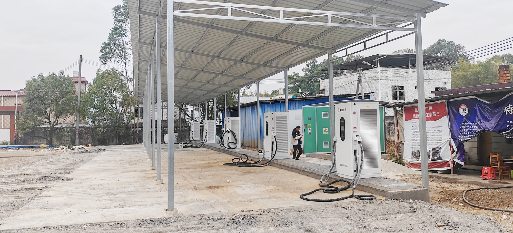 粤北再添劲能！韶关仁化粤通重卡超充站正式投运(图1)